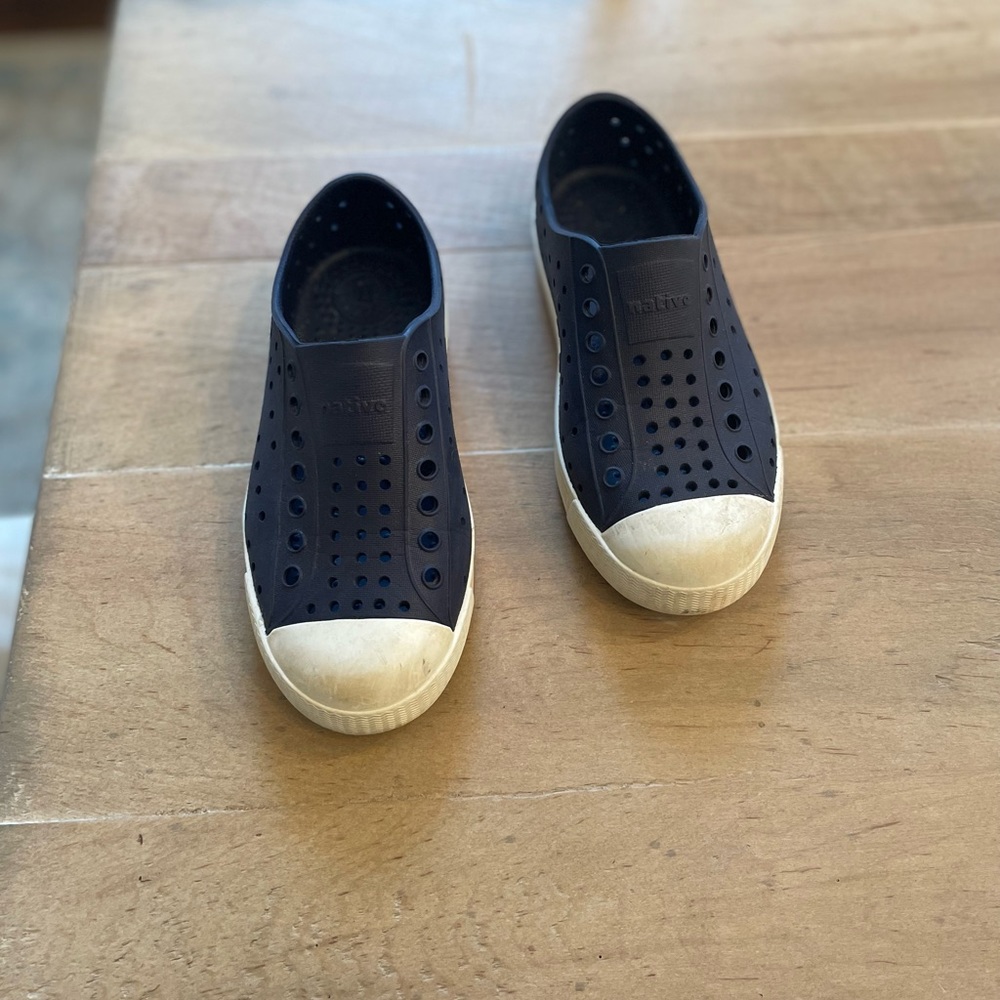 Native Jefferson Shoe- Kids size 12